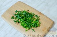 Фото приготовления рецепта: Слоёно-дрожжевой киш с фаршем и замороженными овощами - шаг №13