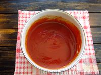 Фото приготовления рецепта: Спагетти с замороженными овощами в томатном соусе и сыром - шаг №2