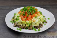 Фото приготовления рецепта: Слоёный салат с куриной печенью, помидорами и яйцами - шаг №14