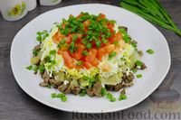 Фото приготовления рецепта: Слоёный салат с куриной печенью, помидорами и яйцами - шаг №15