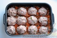 Фото приготовления рецепта: Куриные фрикадельки, запечённые с гречкой в томатно-сметанном соусе - шаг №7