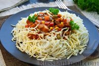 Фото к рецепту: Спагетти с замороженными овощами в томатном соусе и сыром