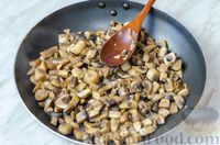 Фото приготовления рецепта: Рулет из скумбрии со сладким перцем, грибами и сыром (в рукаве) - шаг №10