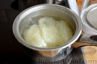 Фото приготовления рецепта: Фунчоза с курицей и замороженными овощами - шаг №7
