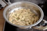 Фото приготовления рецепта: Фунчоза с курицей и замороженными овощами - шаг №4