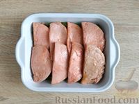 Фото приготовления рецепта: Фриттата с замороженными овощами, колбасой и сыром (в духовке) - шаг №7
