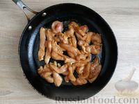 Фото приготовления рецепта: Куриное филе с замороженными овощами и соевым соусом (на сковороде) - шаг №5