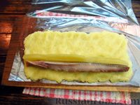 Фото приготовления рецепта: Роллы из картошки с селёдкой и солёными огурцами - шаг №11