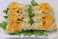 Фото к рецепту: Рыбный рулет, запечённый с морковью, яйцом, сыром и маслинами (в фольге)