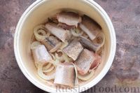 Фото приготовления рецепта: Рыба, тушенная с замороженными овощами и картофелем (в мультиварке) - шаг №4