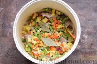 Фото приготовления рецепта: Рыба, тушенная с замороженными овощами и картофелем (в мультиварке) - шаг №5