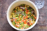 Фото приготовления рецепта: Рыба, тушенная с замороженными овощами и картофелем (в мультиварке) - шаг №6