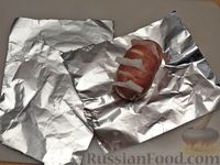 Фото приготовления рецепта: Запечённая картошка-гармошка с салом и сыром (в фольге) - шаг №4
