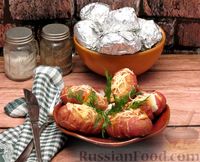 Фото приготовления рецепта: Запечённая картошка-гармошка с салом и сыром (в фольге) - шаг №8
