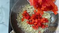 Фото приготовления рецепта: Фрикадельки в томатном соусе (без духовки) - шаг №8