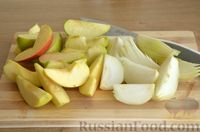 Фото приготовления рецепта: Свинина, запечённая с яблоками и горчичным соусом - шаг №4
