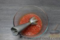 Фото приготовления рецепта: Томатный суп с колбасками, фасолью и капустой - шаг №4