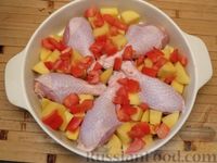 Фото приготовления рецепта: Курица с картошкой в пряном томатном соусе, в духовке - шаг №6