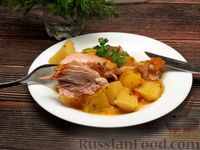 Фото приготовления рецепта: Курица с картошкой в пряном томатном соусе, в духовке - шаг №15