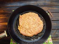 Фото приготовления рецепта: Шницель из свинины, запечённый с томатной сальсой и моцареллой - шаг №15