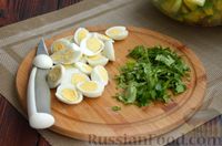 Фото приготовления рецепта: Салат с кальмарами, авокадо, огурцами и перепелиными яйцами - шаг №11