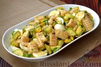 Фото приготовления рецепта: Салат с кальмарами, авокадо, огурцами и перепелиными яйцами - шаг №13