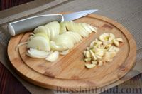 Фото приготовления рецепта: Картофельная запеканка с колбасой и сыром (на сковороде) - шаг №2