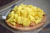 Фото приготовления рецепта: Картофельная запеканка с колбасой и сыром (на сковороде) - шаг №4