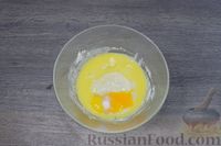 Фото приготовления рецепта: Сдобные булочки-спиральки с лимонной творожной начинкой - шаг №7