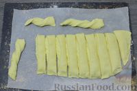 Фото приготовления рецепта: Сдобные булочки-спиральки с лимонной творожной начинкой - шаг №18