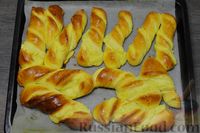 Фото приготовления рецепта: Сдобные булочки-спиральки с лимонной творожной начинкой - шаг №21