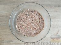 Фото приготовления рецепта: Котлеты из фарша с грибами и квашеной капустой - шаг №11