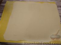 Фото приготовления рецепта: Слоёные булочки-розочки с яблоками и корицей - шаг №4