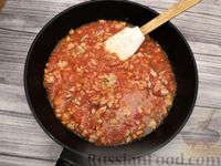 Фото приготовления рецепта: Картошка, запечённая с фаршем в томатном соусе и моцареллой - шаг №10