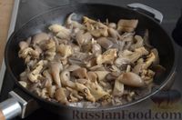 Фото приготовления рецепта: Куриный суп с лапшой и грибами - шаг №5