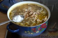 Фото приготовления рецепта: Куриный суп с лапшой и грибами - шаг №15