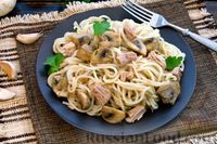 Фото приготовления рецепта: Спагетти с консервированным тунцом и грибами - шаг №16