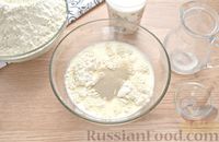 Фото приготовления рецепта: Дрожжевой пирог на молоке, с курагой и сахарной крошкой - шаг №2