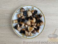 Фото приготовления рецепта: Котлеты из свинины с грибами (в духовке) - шаг №5