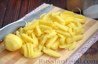 Фото приготовления рецепта: Жареная картошка с солёными грибами - шаг №2