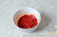 Фото приготовления рецепта: Сухарики-сердечки с томатом и пряными травами - шаг №2