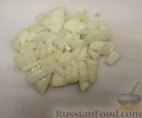 Фото приготовления рецепта: Открытые слоёные пирожки с картошкой, куриным филе, солёными огурцами и сыром - шаг №7