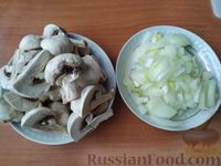Фото приготовления рецепта: Тушёный картофель с грибами и рёбрышками - шаг №2
