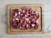 Фото приготовления рецепта: Макароны с куриными сердечками в томатном соусе - шаг №4