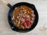 Фото приготовления рецепта: Макароны с куриными сердечками в томатном соусе - шаг №8