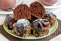 Фото к рецепту: Шоколадные кексы с изюмом, глазурью и кокосовой посыпкой