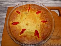 Фото приготовления рецепта: Заливной пирог на сметане и майонезе, с консервированной рыбой и картошкой - шаг №14