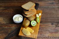 Фото приготовления рецепта: Бутерброды с сыром и киви - шаг №1