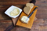 Фото приготовления рецепта: Бутерброды с сыром и киви - шаг №7