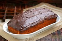 Фото к рецепту: Кекс с черносливом, изюмом и шоколадной глазурью